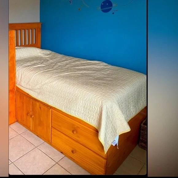 Yellow and White Quilts for Bedding Twin - Picture 1 of 6